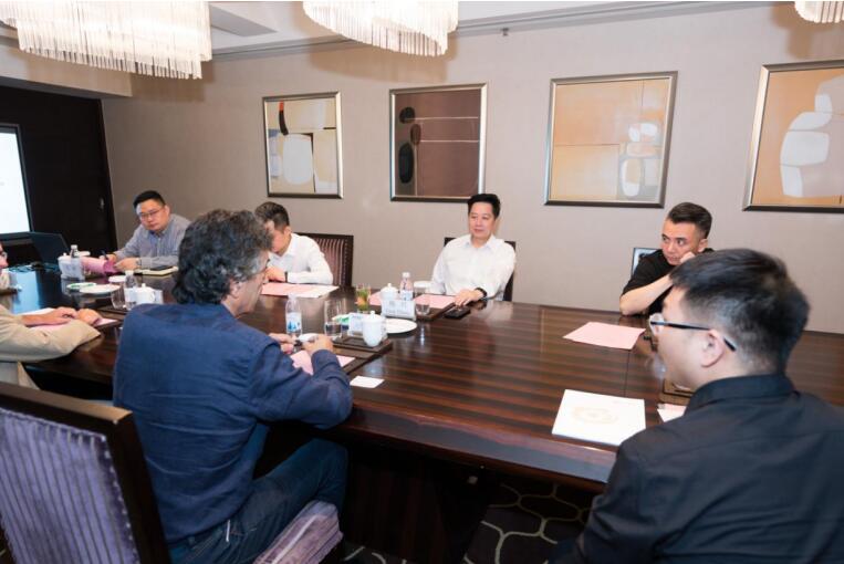 集团党委副书记、副董事长、总经理杨川会见维尼奥拉艺术研究中心创始人皮耶罗·洛卡瑟卡教授一行