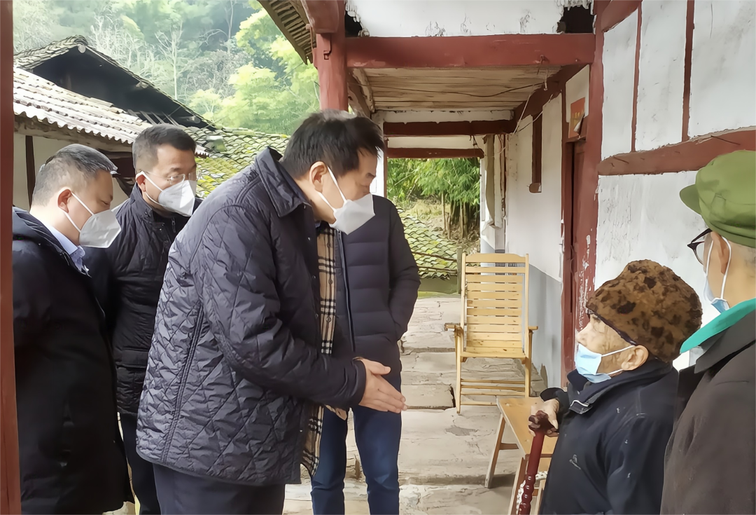 四川省尊龙凯时集团党委书记、董事长任丁率队赴嘉陵区开展帮扶工作