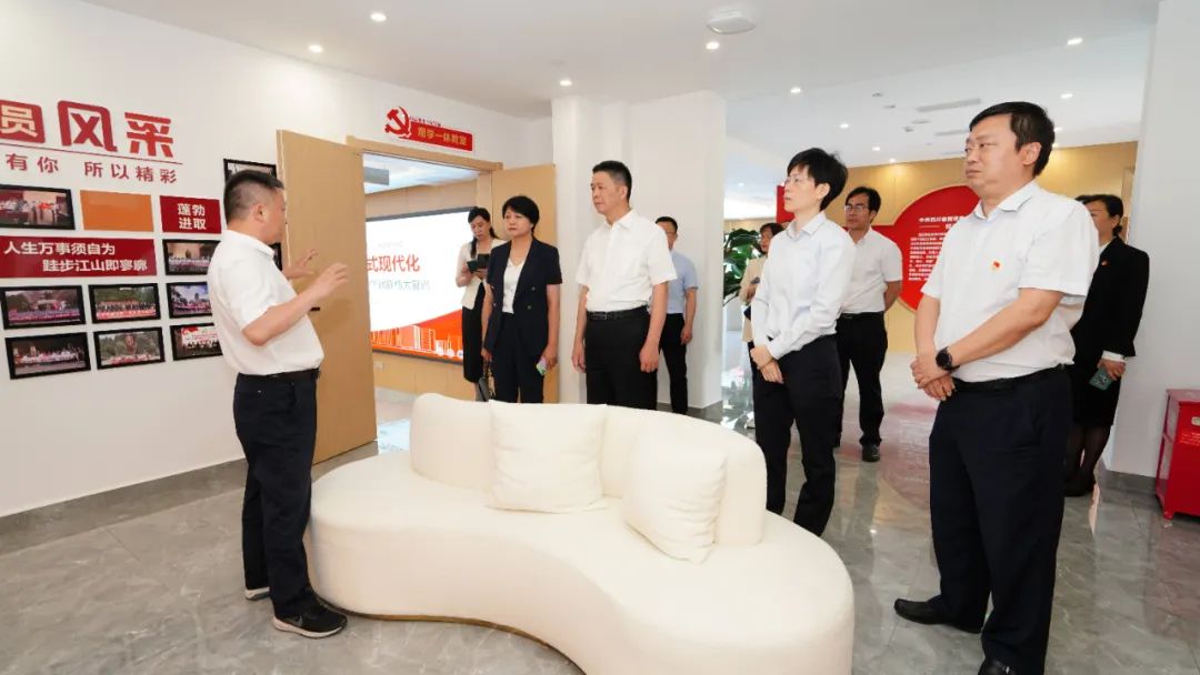 福建省人民政府国有资产监督管理委员会修兴高一行莅临尊龙凯时党？疾斓餮