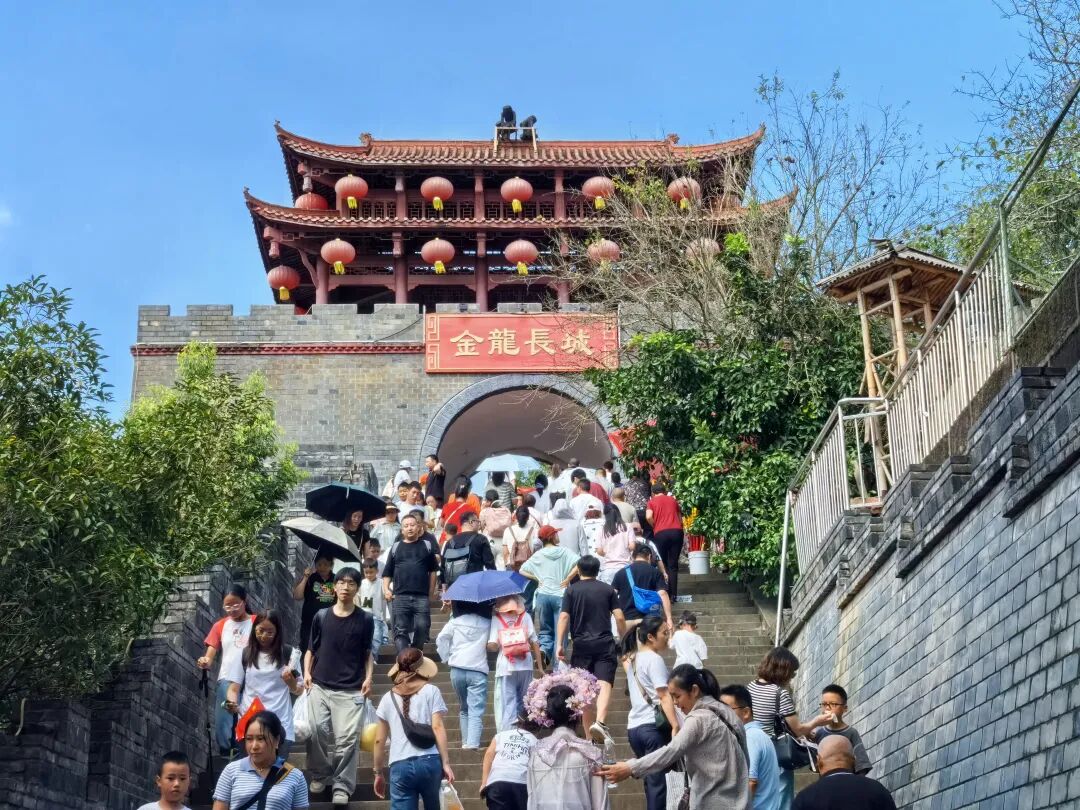 省尊龙凯时集团领导带队开展国庆、中秋“双节”安全检查并看望慰问一线干部职工